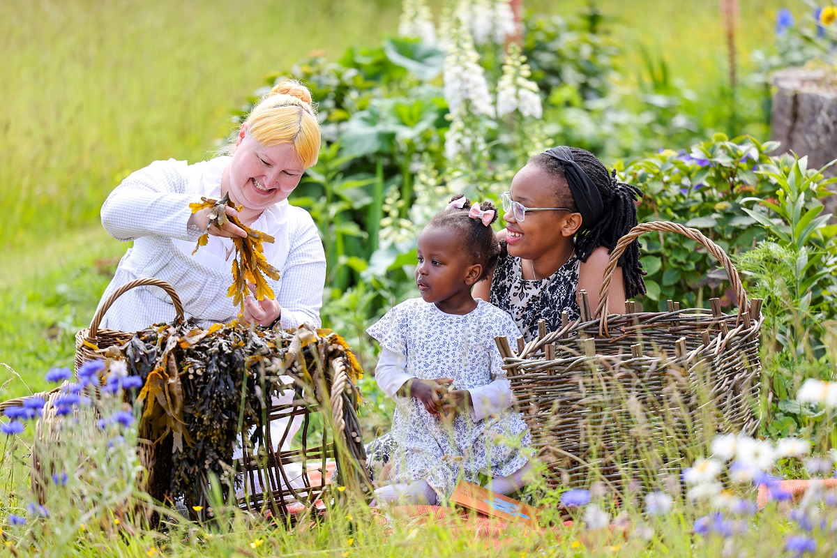 European Heritage Days in Ireland - National Heritage Week - women and child in the field