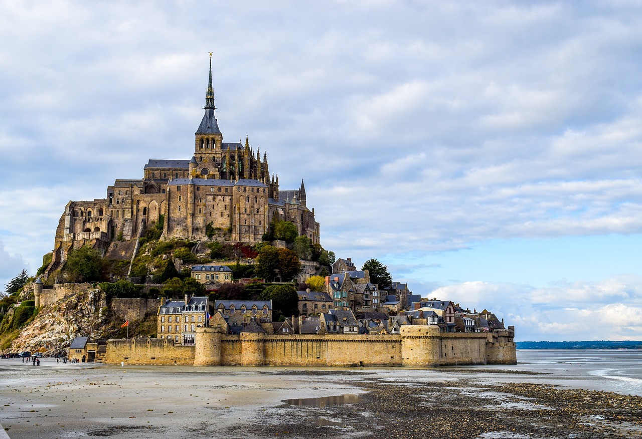 Mont Saint-Michel and its city walls (credit, Ridoe via Pixabay)