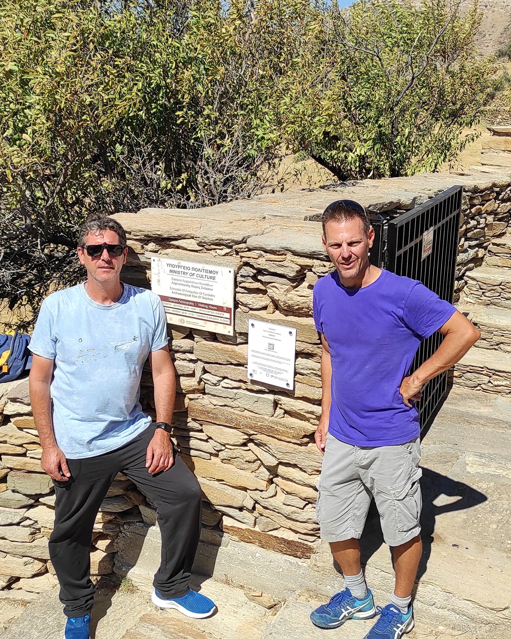The plexiglass sign with the qrcode at the prehistorical site of Skarkos