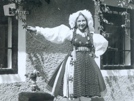 Ziljska narodna noša (vir: https://www.kamra.si/mm-elementi/item/ziljska-narodna-nosa.html)