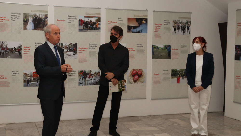 H.E. Mr. Milan Predan, Ambassador of RS, Jovan Shurbanoski, Director of the Museum of RN Macedonia and Nada Andoovska, EHD National Coordinator at the launch.JPG