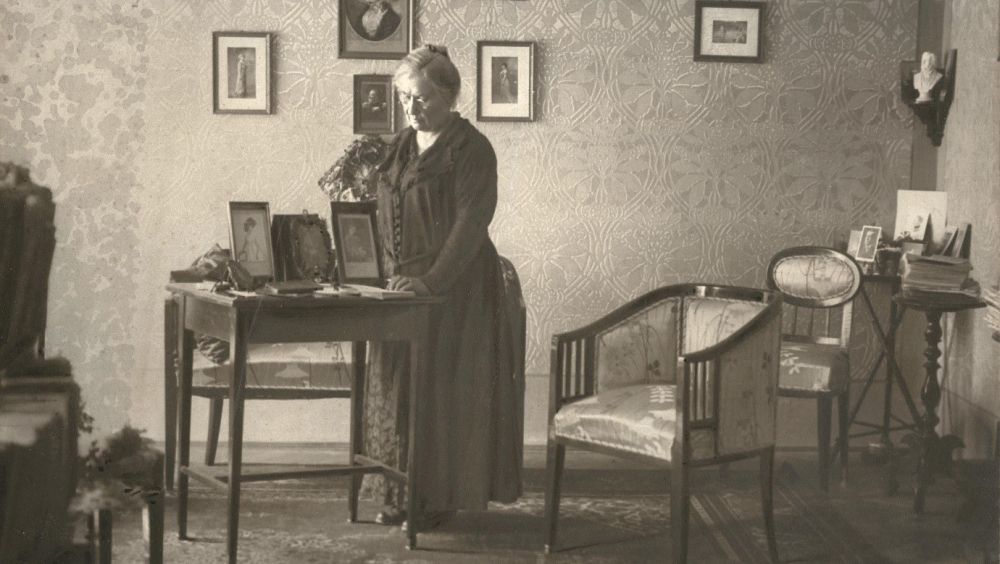 The writer in her house