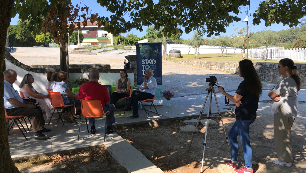 The present image is related to our activity "Come and Be Heard" inserted in the European Heritage Days 2018. We have the presence of the Amarante community for a moment dedicated to dialogue and the sharing of memories, stories, objects, photographs, legends and experiences of life.