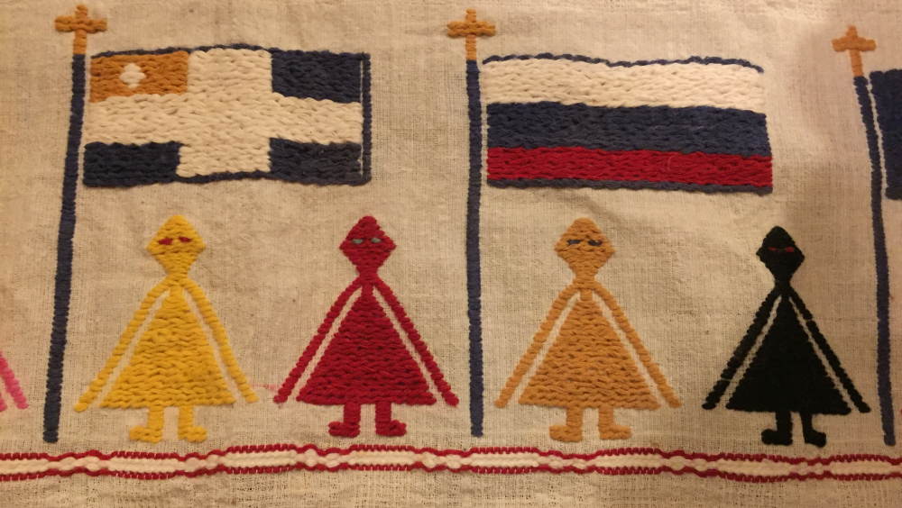 BRODERIES WITH FLAGS