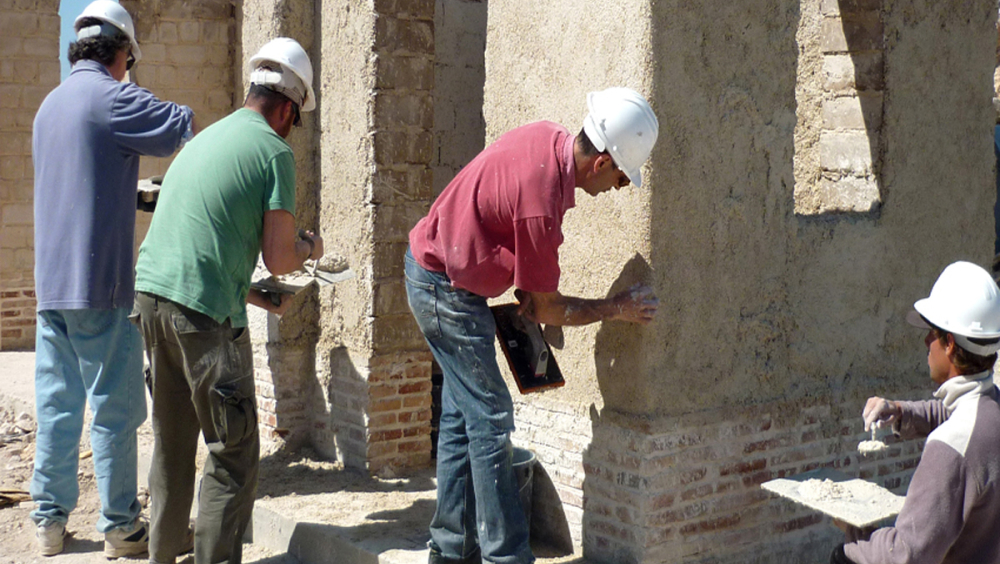 PLASTER AND STUCCOES WORKSHOP IN MORON