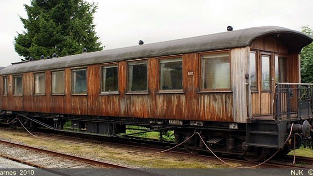 Saloon coach no. Ao 100 at Garnes before renovation started