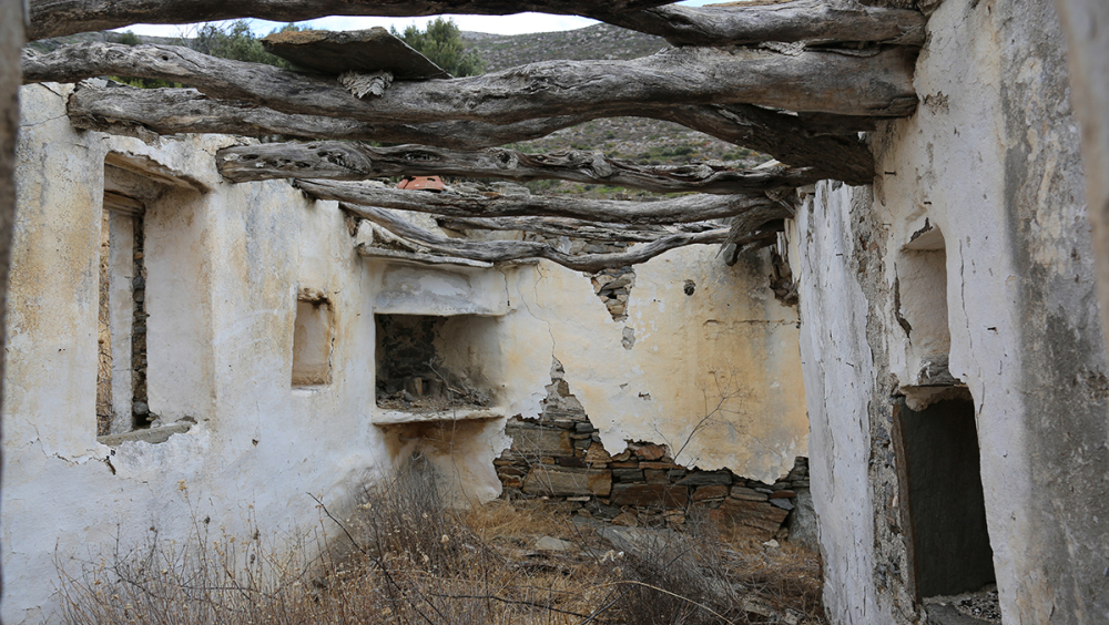 Example of an abandoned rural residence with visible architectural elements of a typical Cycladic house.