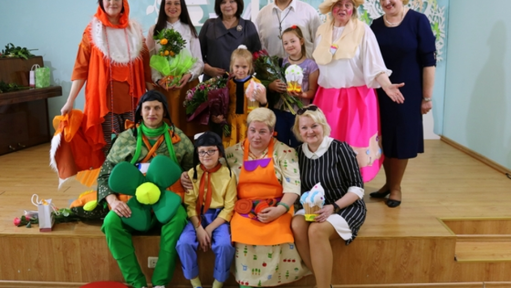 The actors played a fairy tale