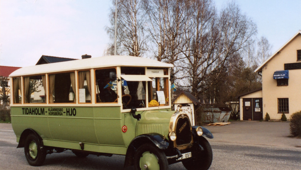 A reconstruction of the bus från 1920's that delivered not only persons but different goods, like liquor. 