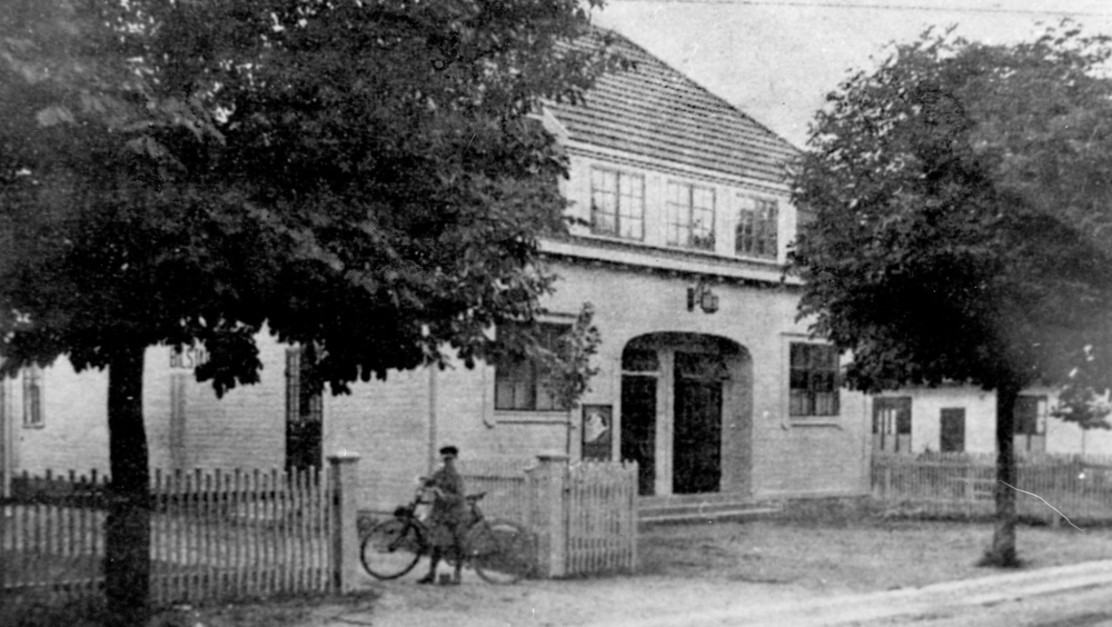 Villagatan 9 Cinema Röda Kvarn where Klingwall moved hid business in 1920