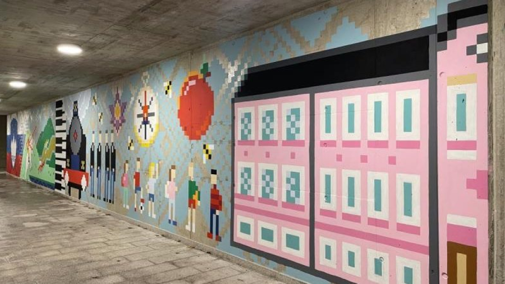 Poslikava podhoda prepet tradicionalnega v tehniki pixl art