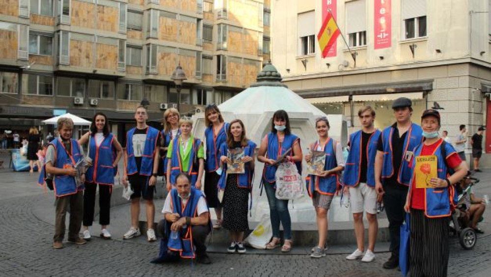 Participants with Liceulice organisation which operates on the principle of economic and social inclusion, employing members of marginalized groups as vendors of the Liceulice magazine