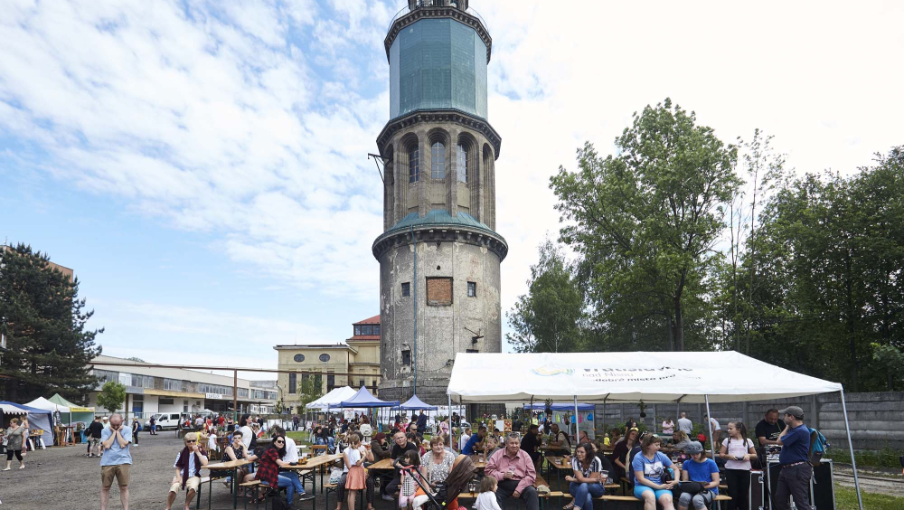 In the heart of the village lies a vast area, the center of which is the tower, which we are trying to save. You are watching the former building of the world-famous carpet factory, which made the village as famous as Ferdinand Porsche, who was born just a short distance from the tower.