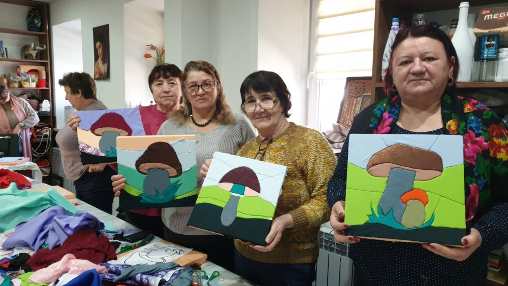 Clients at VRC-Moldova are working on micological imagery in the genre "kinysaiga".
