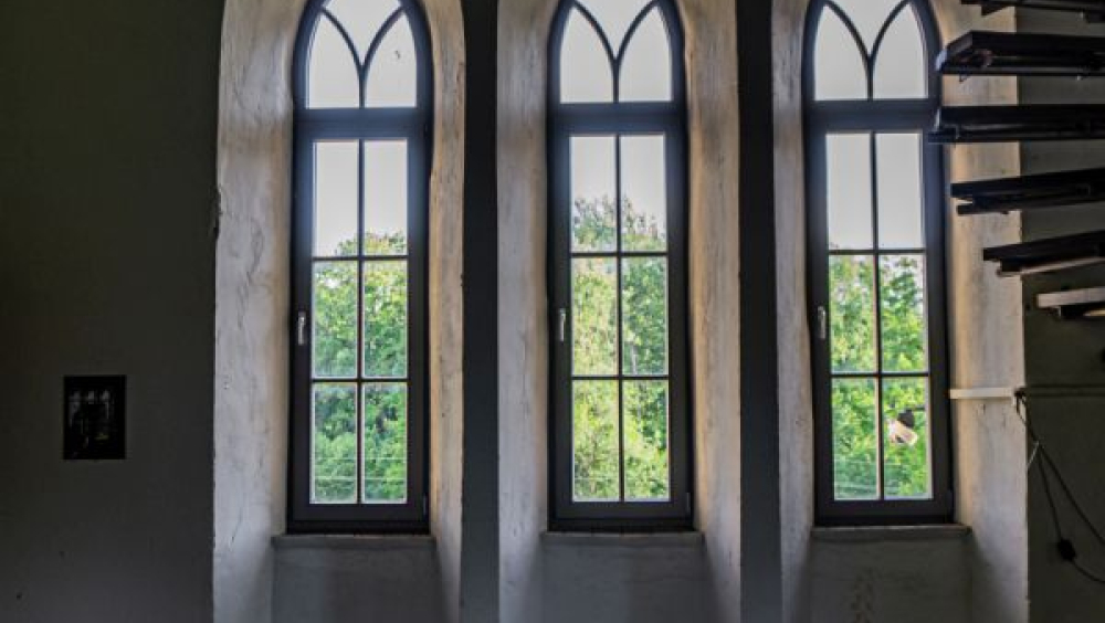neo-gothic windows