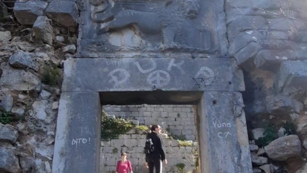 Venetion lion on the top of the fortress