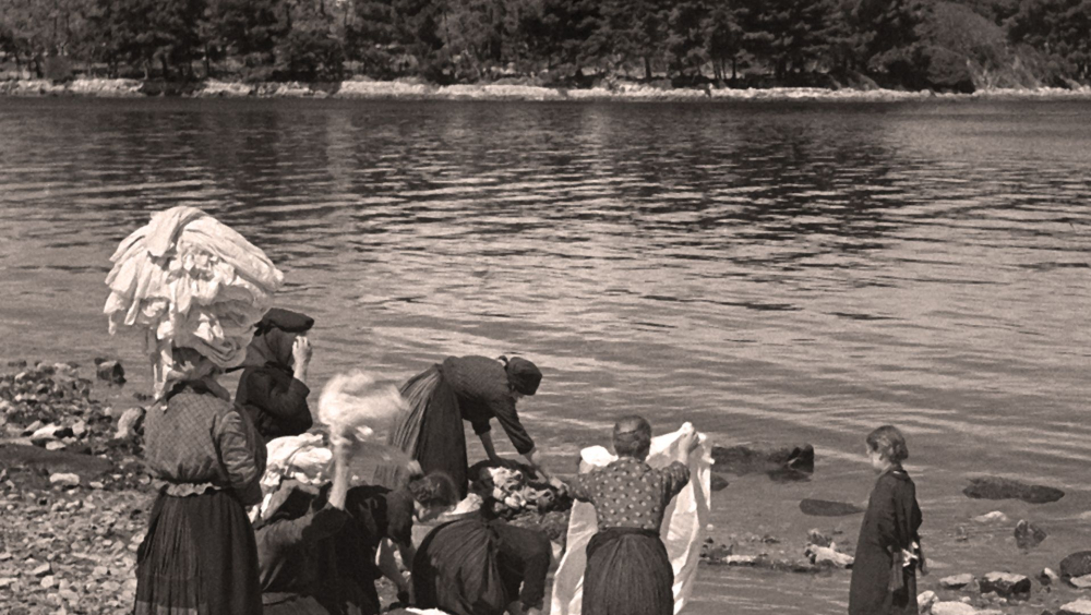 Photo of laundresses from Preko, nearby islet of Galevac.