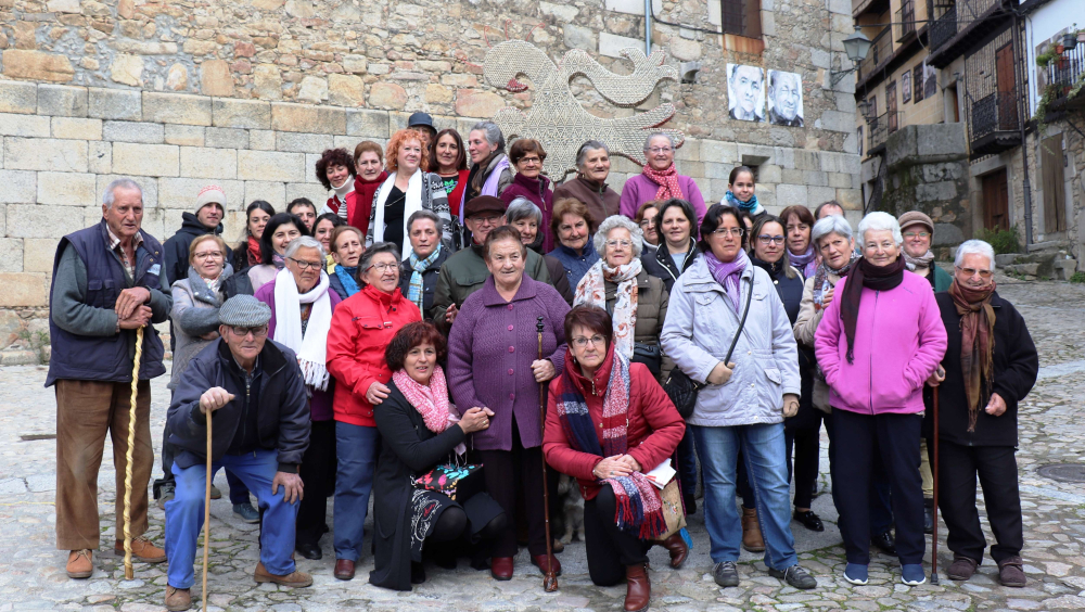 Women and men participating in Plan EnTre2