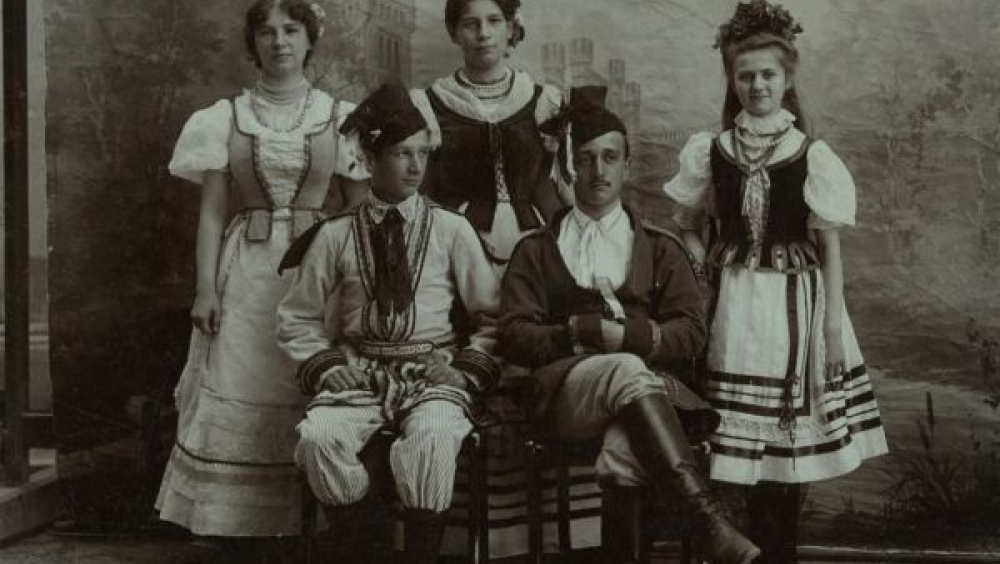 Poses of Vaitkuškis Manor