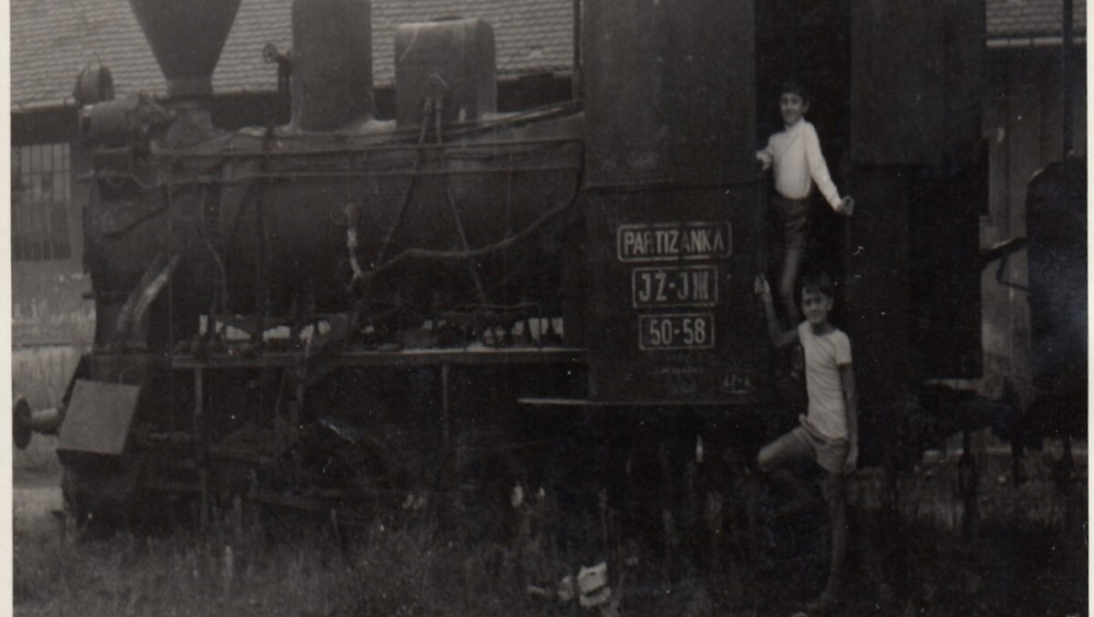 Children playing in the past on ''Guco''