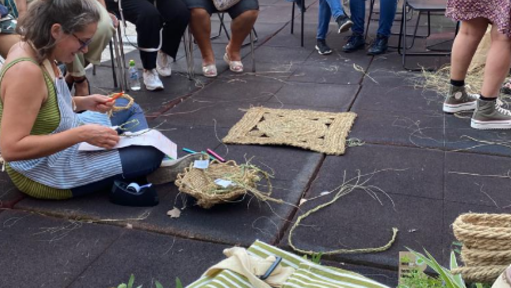 Corro espartero con mujeres del Centro de Igualdad Lourdes Hernández
