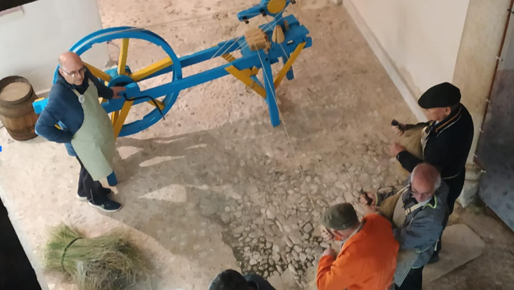 Hilada tradicional de esparto en Villarejo de Salvanés (Madrid) dentro del proyecto #HabitarElEsparto