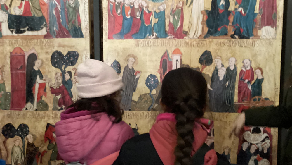 Leyendo las pinturas que nos cuentan la vida de San Millán.