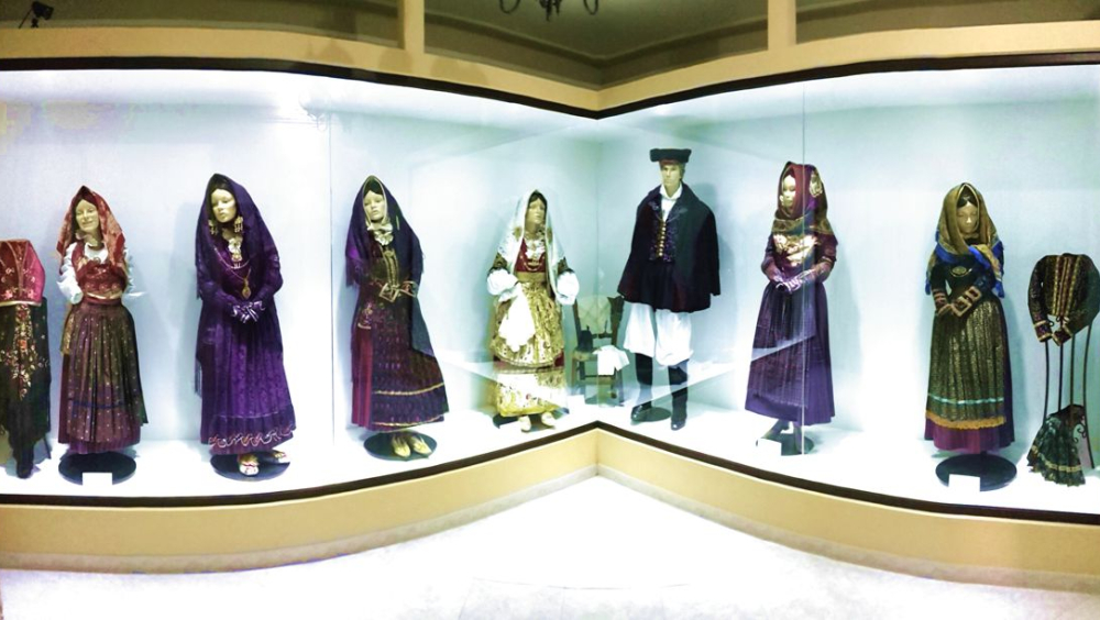 Casa Ligas - Uda museum: hall with festive and ceremonial clothes