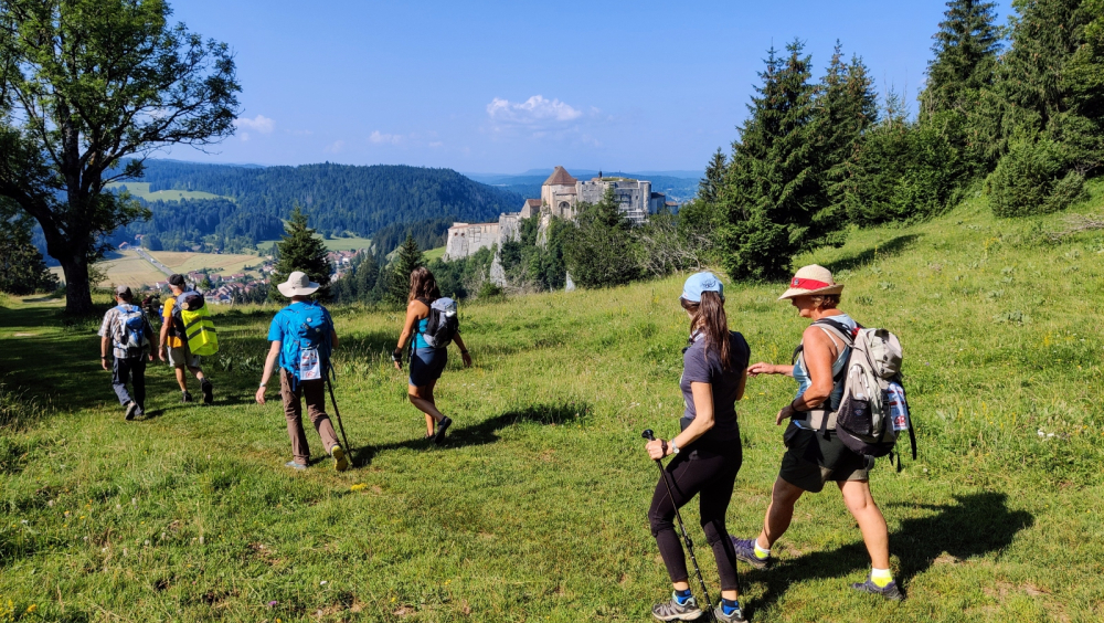 Randonnée commentée organisé en 2021 avec présentation du château de Joux (La Cluse et Mijoux)