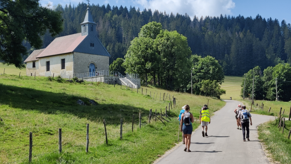 Randonnée entre Les Fourgs et Jougne passage et visite d'une chapelle