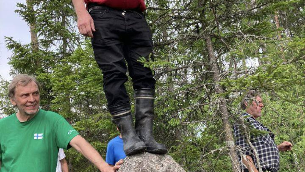 Vahtermäki.  One boundary stone is right near Klooti's farm. Vahtermäki, Maple Hill. The name has already been mentioned 1439. It is the border point of Lieto, Turku (Paattinen) and Aura. Our association is not afraid of getting lost or the forest. 