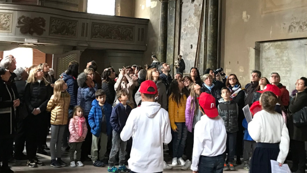 Guided tour of the Corpus Domini Monastery, Ferrara. Volunteers from the Don Milani Primary School