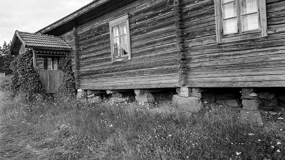 The main building of Klooti. Old picture