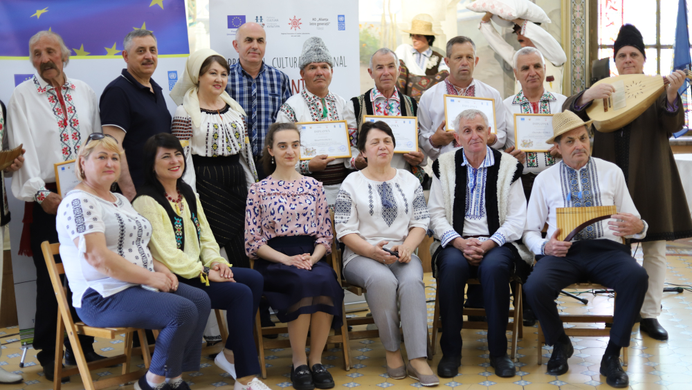 Concertul de gală a muzicanților ce posedă instrumente muzicale populare vechi a fost găzduit de Muzeul Național de istorie și etnografie din Chișinău. Concertul a fost moderat de Veta Ghimpu-Munteanu, artistă emerită, redactor-prezentator la postul național de  radio Moldova.