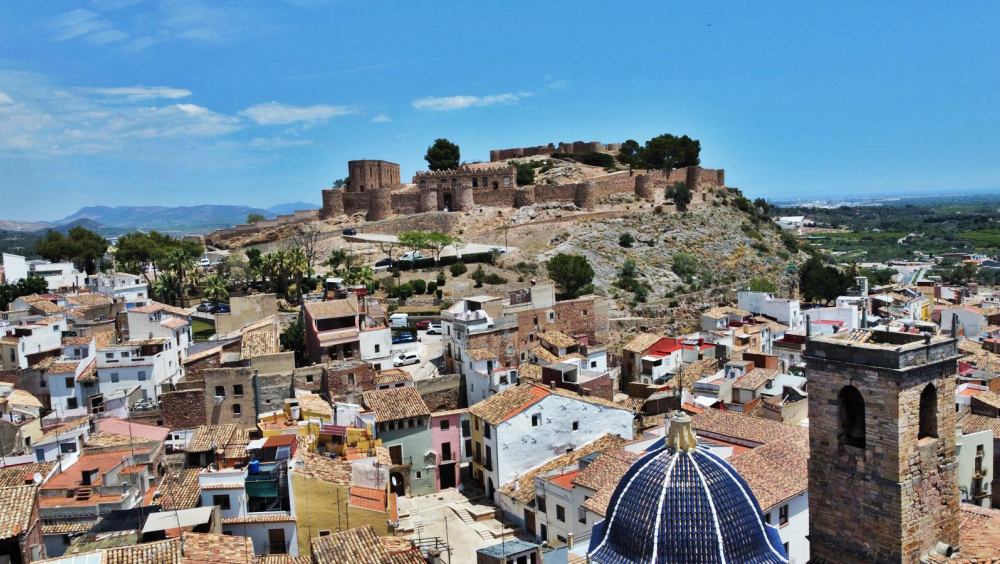 "Aerial view of Onda Castle on a hill, overlooking the historic town and surrounding landscape."