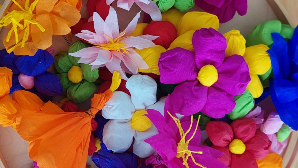 "Kinč", a traditional decoration made from colorful crepe paper.