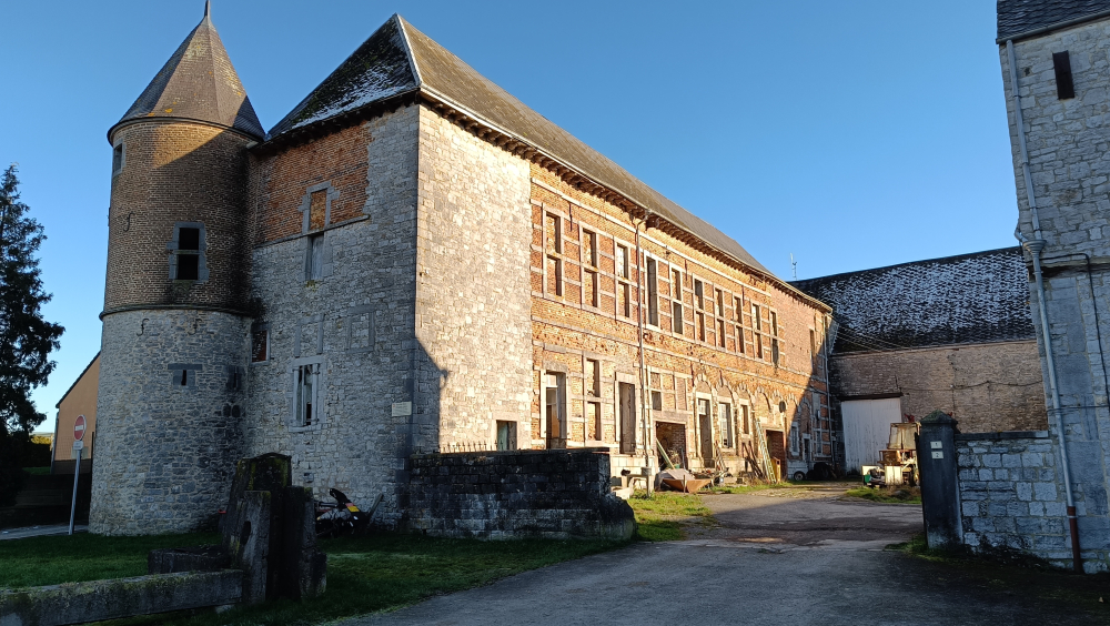 Ancienne maison forte construite en 1558. Elle abrite aujourd'hui une exploitation agricole.