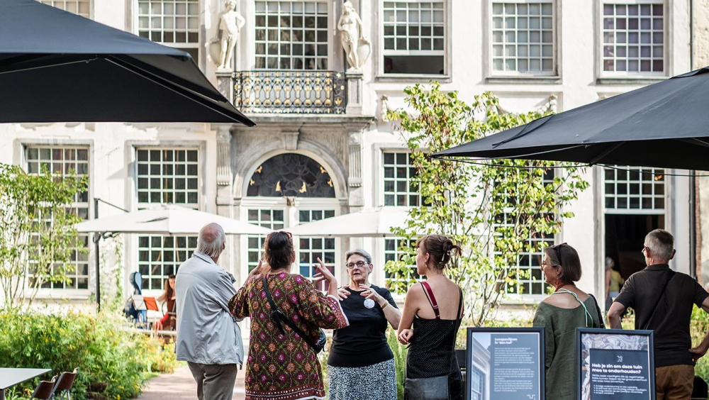 Ontdek De Hofkamer: rococoparel en eco-binnentuin naast de Grote Markt van Antwerpen