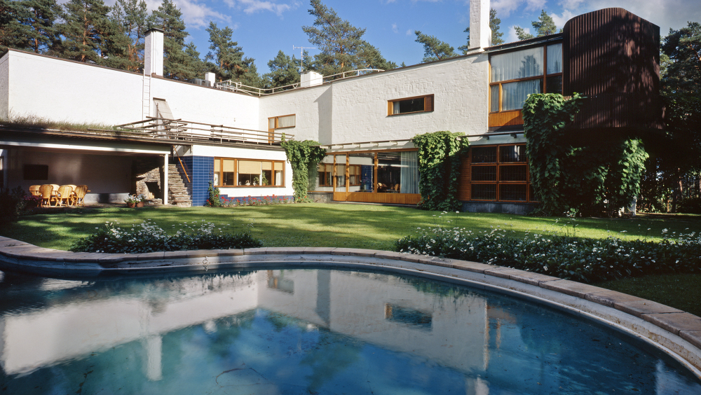 Villa Mairea was designed in the 1930s for the Gullichsen family in Noormarkku, Finland. 