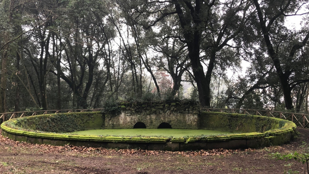 Villa Giustiniani: the round Fishpond in the hunting Park. 
