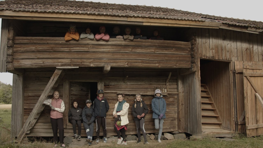 If you want to know what the Klooti croft is like, watch YouTube Paattinen school's 5th grade at Kloot's farm.  ”Paattisten koulun 5. luokka Klootin torpassa Paattisilla.” 