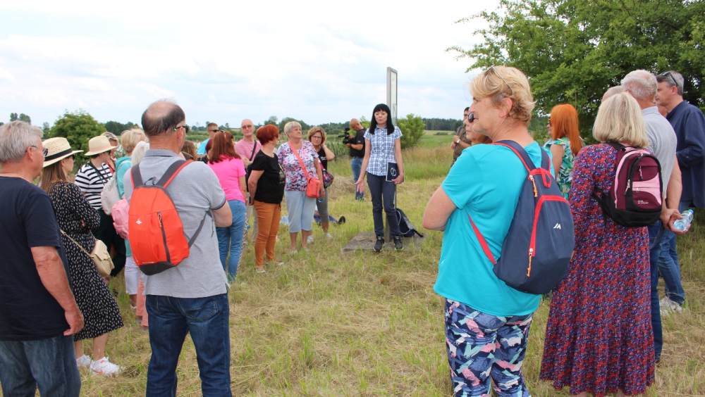 visit the archeological site