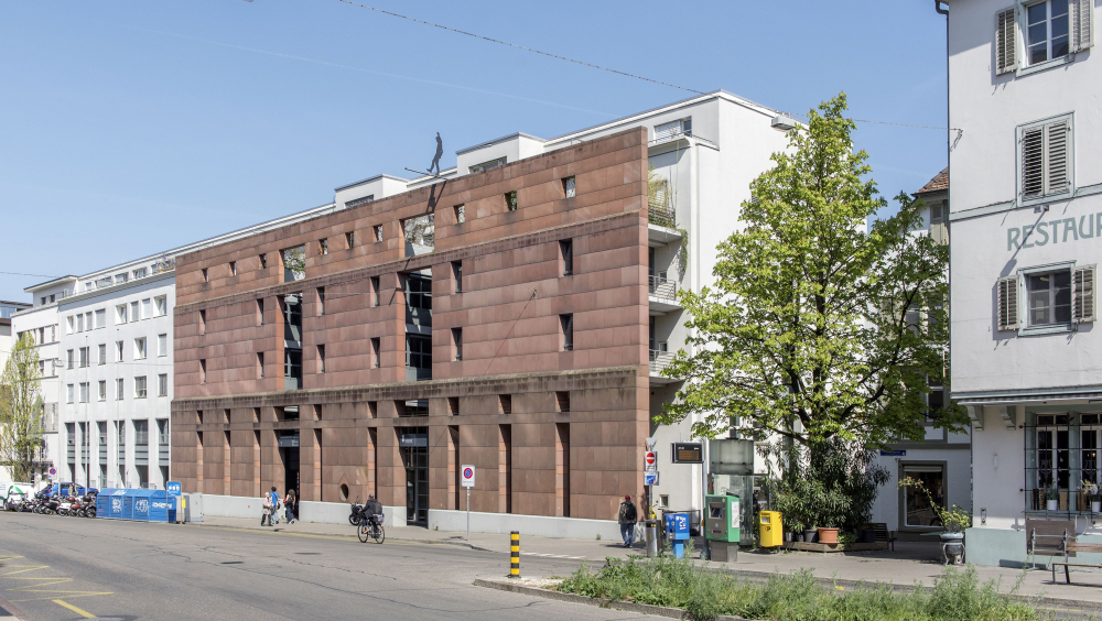 DER ROSSHOF: STADTREPARATUR MIT VIELFÄLTIGEN BEZÜGEN