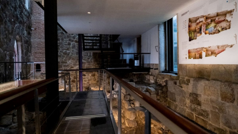 LAÇOS, TRANÇAS E OUTROS ENTRELAÇADOS