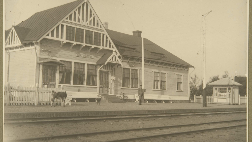 Raahen asema 125 v. ja rautatienomenapuun istuttaminen