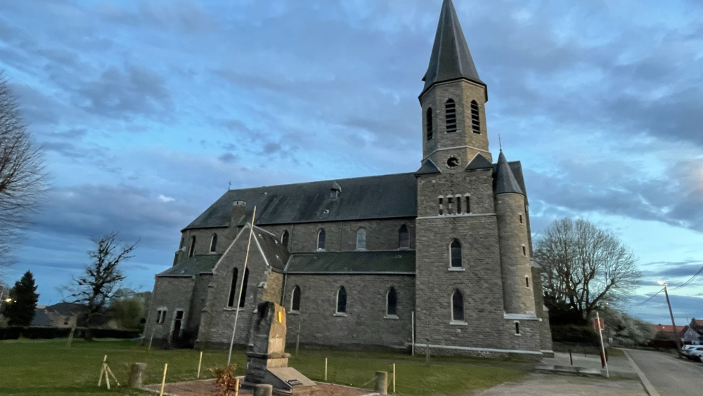 Un sacristain tourmenté, une religieuse débordante de douceur...
