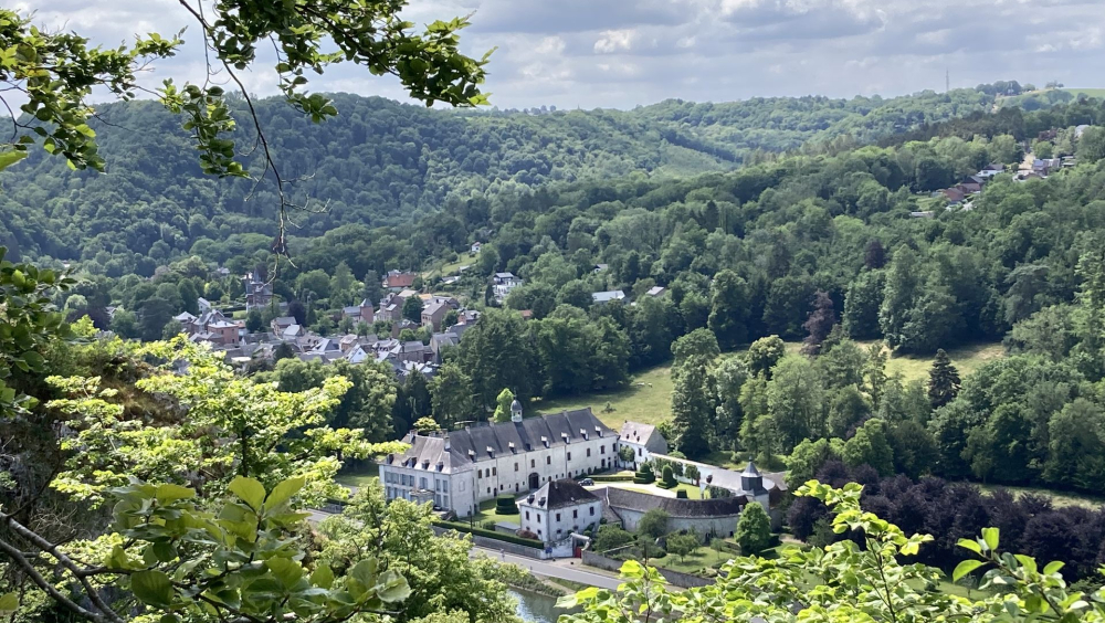 Le château de Waulsort : destin étrange d’une ancienne abbaye