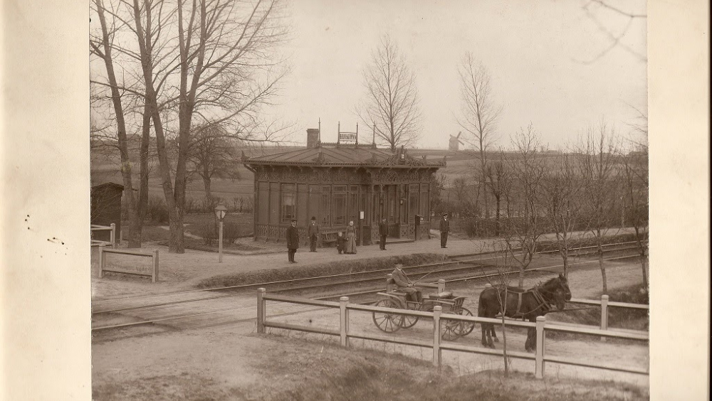 Pociąg do przeszłości. Historia dawnej poczekalni Organizator