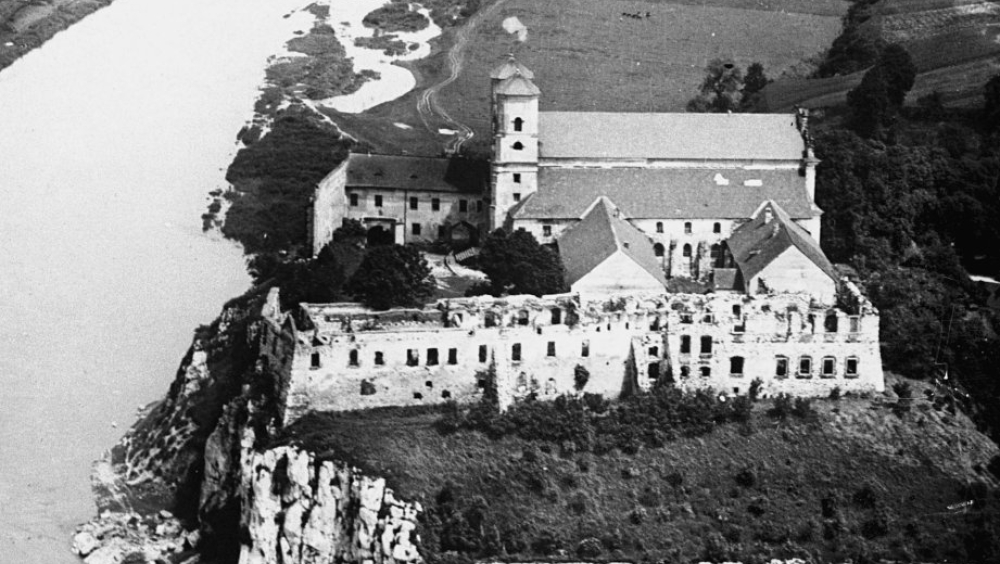 EDD w Opactwie Benedyktynów w Tyńcu - Dźwignijmy z ruin polskie Monte Cassino Organizator