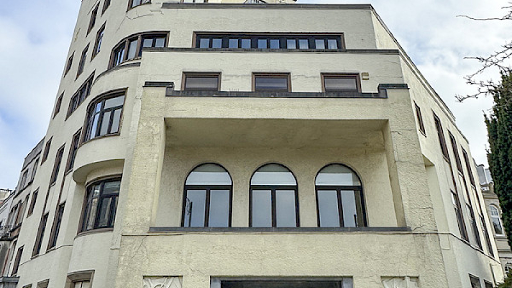 Elegance at Its Finest: Art Deco and Other Gems on Franklin Roosevelt Avenue